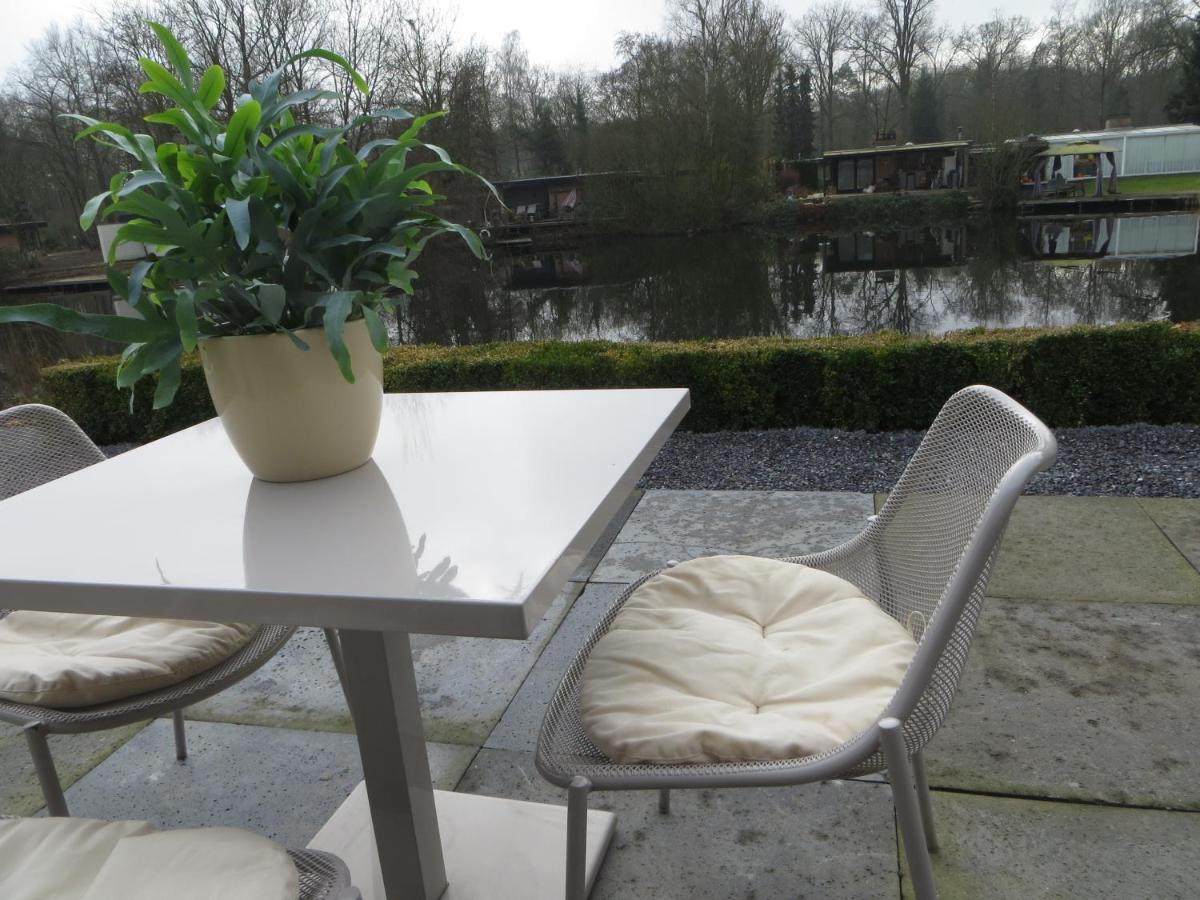 Villa Gerenoveerd Huisje Gelegen Aan Water Bij Bos Lanaken Exterior foto